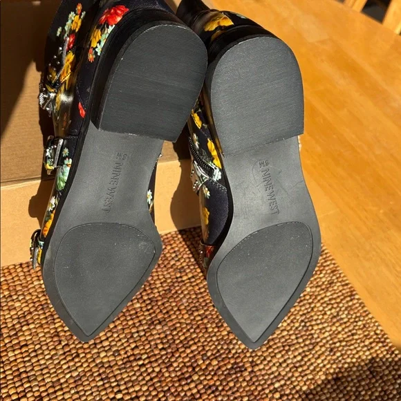 NWOB Nine West floral booties - Picture 3 of 4
